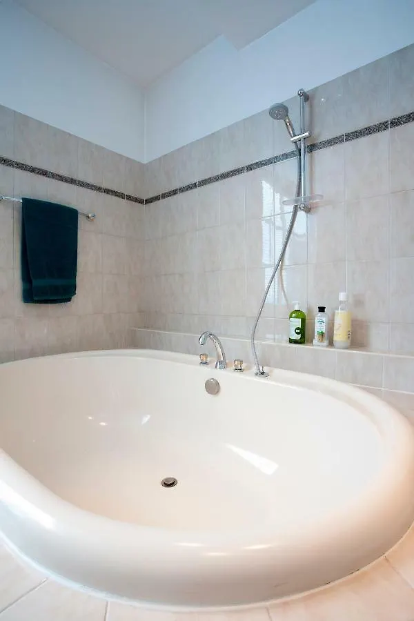 B&B Josaphat Park Bruksela Nocleg ze śniadaniem